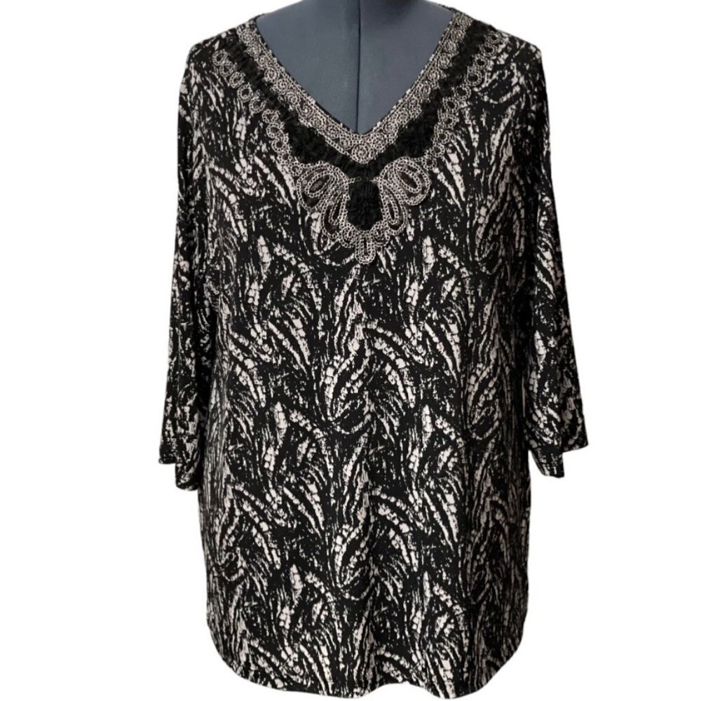 DRESS BARN Black White Tunic Silver Trim Woman 14/16 V-Neck Silky Stretch